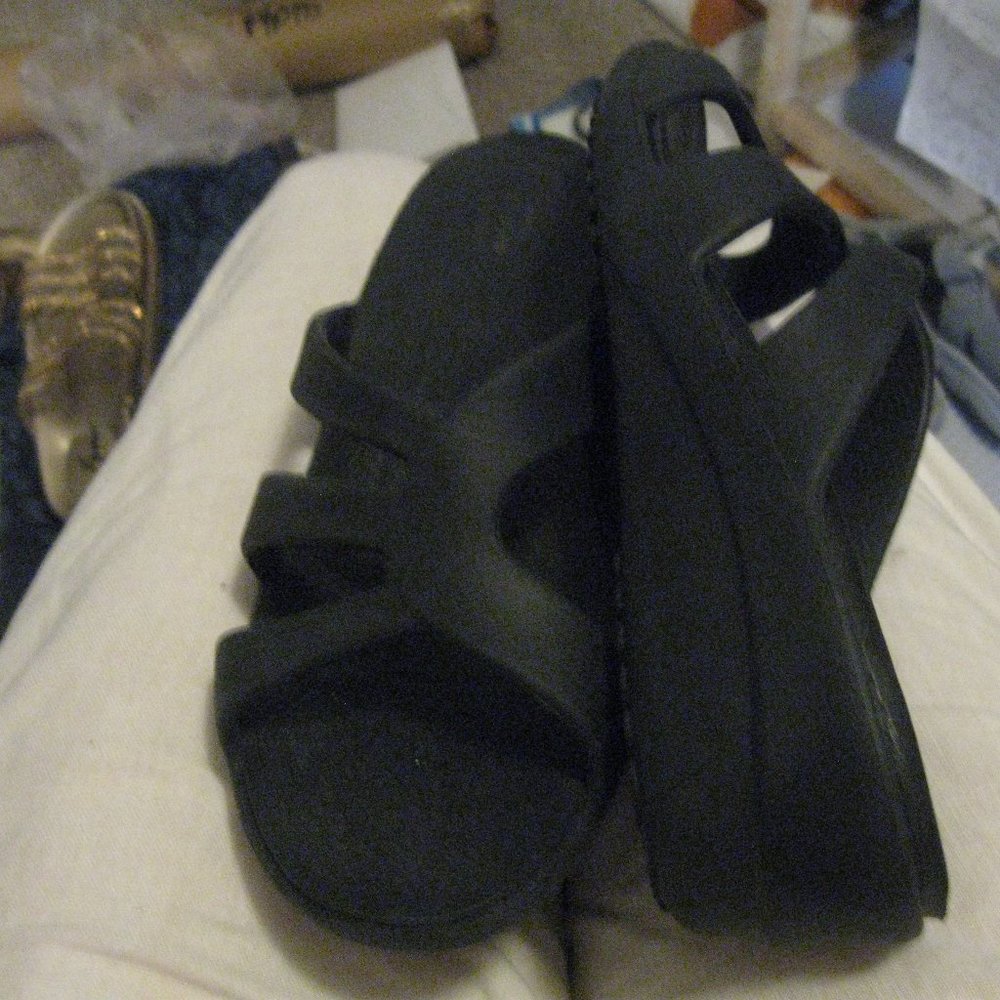 CROCS WEDGE 1.5" OPEN TOE HEELS SANDALS SZ 6*FRESP